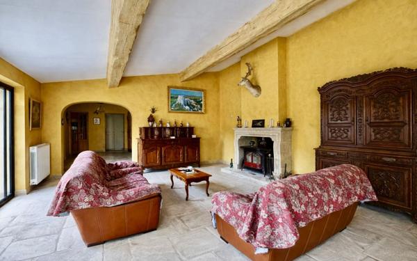 Maison à vendre    6 pièces •  Saint-Chamas