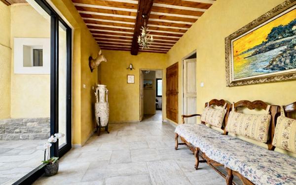 Maison à vendre    6 pièces •  Saint-Chamas