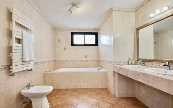 Maison à vendre    6 pièces •  Saint-Chamas