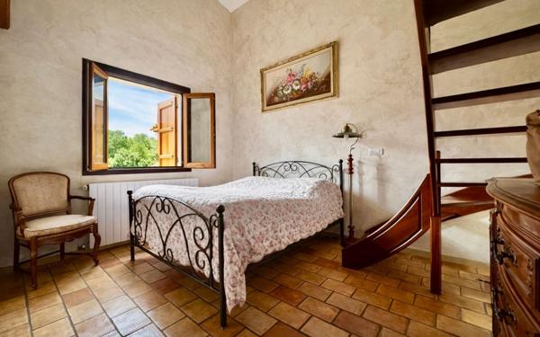 Maison à vendre    6 pièces •  Saint-Chamas