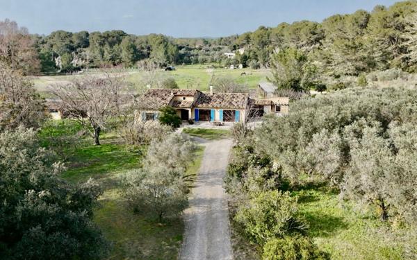 Maison à vendre    6 pièces •  Saint-Chamas