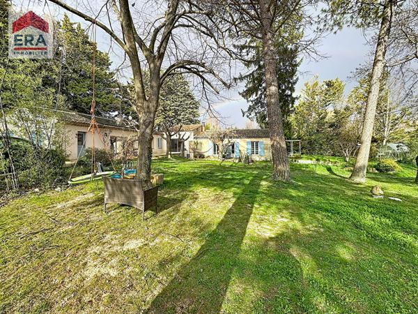 Maison à Puyricard de 193m²  6 pièces avec piscine.