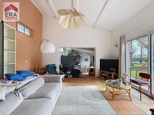 Maison à Puyricard de 193m²  6 pièces avec piscine.