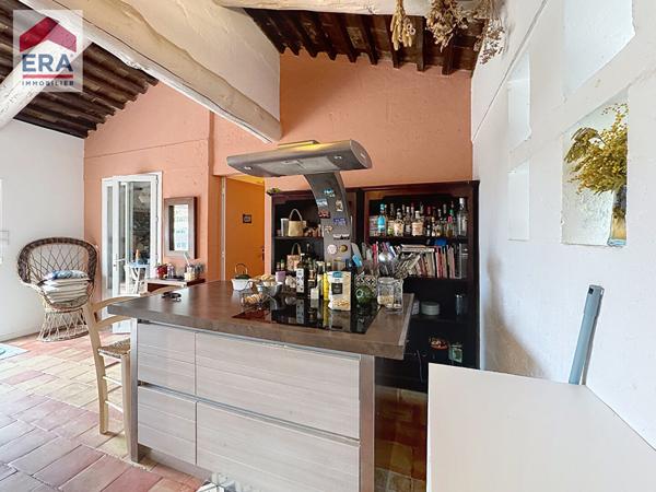 Maison à Puyricard de 193m²  6 pièces avec piscine.