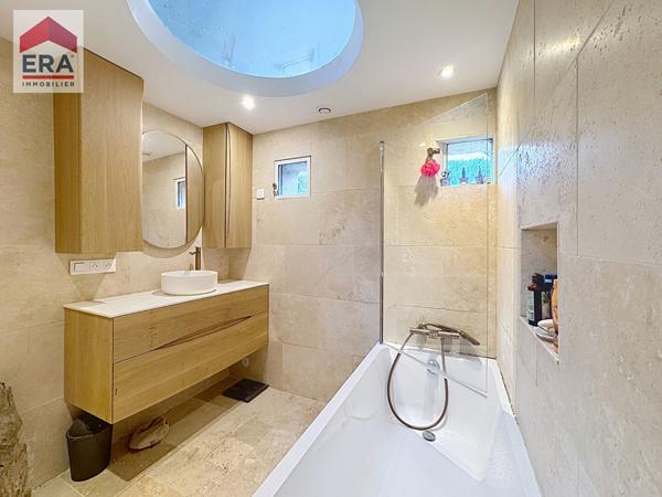 Maison à Puyricard de 193m²  6 pièces avec piscine.