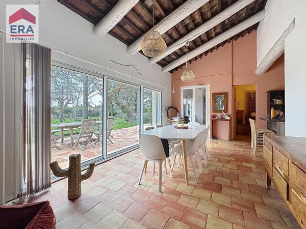 Maison à Puyricard de 193m²  6 pièces avec piscine.