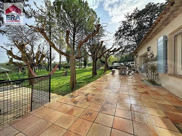 Maison à Puyricard de 193m²  6 pièces avec piscine.