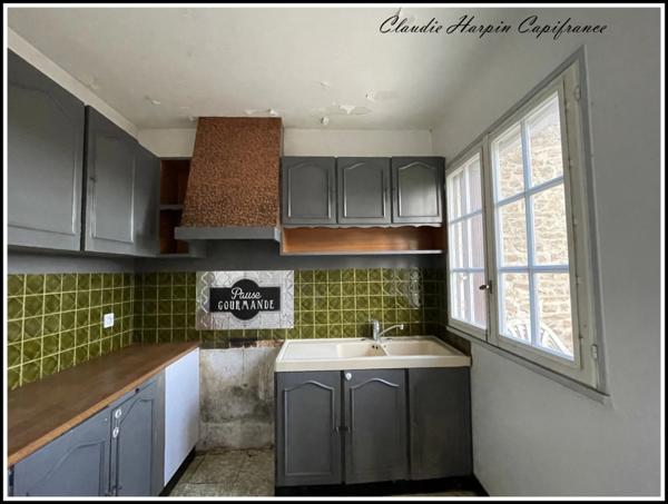 Dpt (79), à vendre CLAVE : maison P6 de 133.19 m² - 4 ch - dépendances - Terrain de 17 hectares, forage