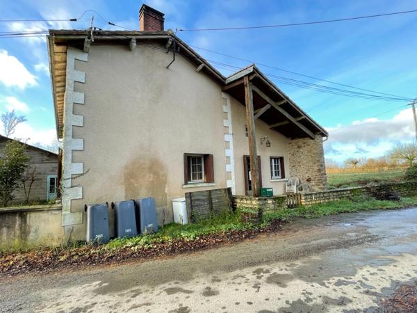 Dpt (79), à vendre CLAVE : maison P6 de 133.19 m² - 4 ch - dépendances - Terrain de 17 hectares, forage