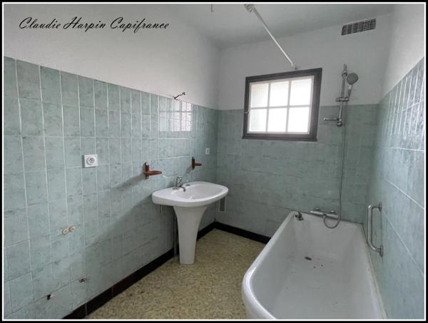 Dpt (79), à vendre CLAVE : maison P6 de 133.19 m² - 4 ch - dépendances - Terrain de 17 hectares, forage