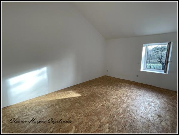 Dpt (79), à vendre CLAVE : maison P6 de 133.19 m² - 4 ch - dépendances - Terrain de 17 hectares, forage