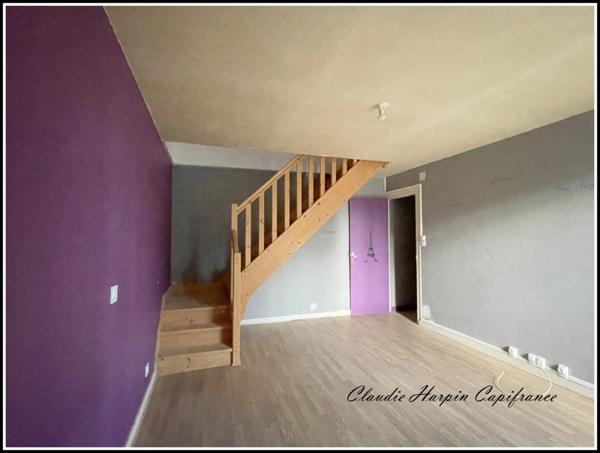 Dpt (79), à vendre CLAVE : maison P6 de 133.19 m² - 4 ch - dépendances - Terrain de 17 hectares, forage