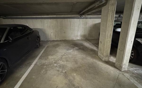 Stationnement à vendre    12 m2 Saint-Jean