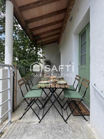 Appartement avec cave terrasse cour et local commercial