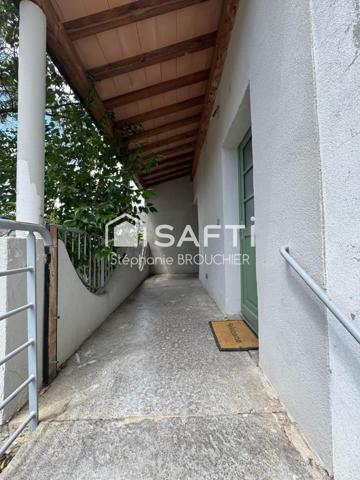 Appartement avec cave terrasse cour et local commercial