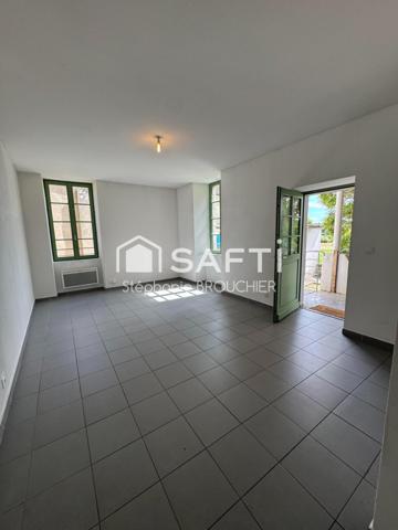 Appartement avec cave terrasse cour et local commercial