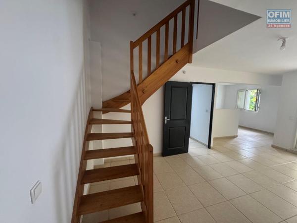 A vendre joli appartement duplex rénové de type F 2/3 proche du centre ville du Tampon