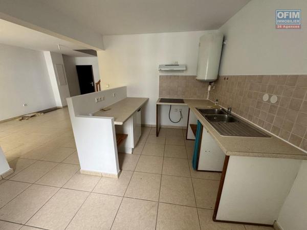 A vendre joli appartement duplex rénové de type F 2/3 proche du centre ville du Tampon