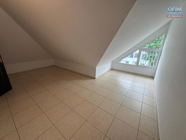 A vendre joli appartement duplex rénové de type F 2/3 proche du centre ville du Tampon