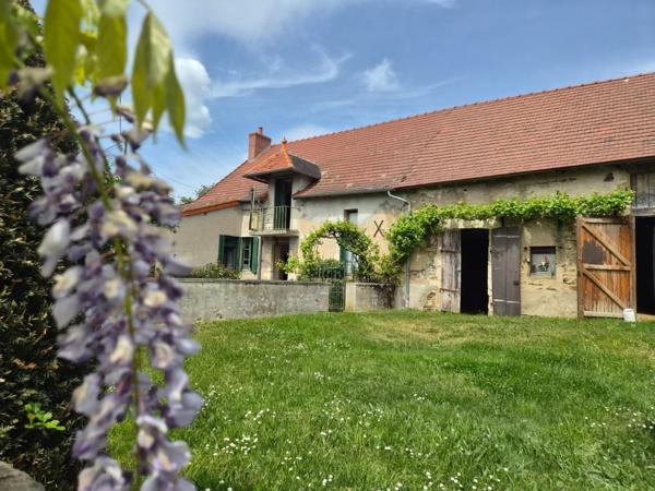 Maison de campagne avec terrain et granges