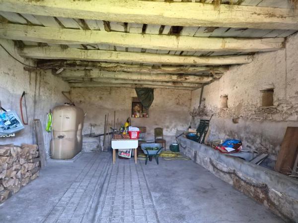 Maison de campagne avec terrain et granges