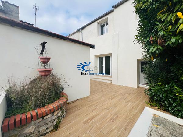 THAIRE MAISON 4 CHAMBRES AVEC JARDIN  Thaire