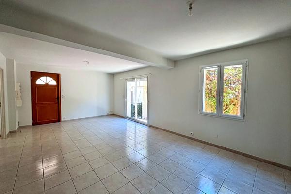 Maison
         4 pièces
        - 120 m² Exclusivité 299 000 € *