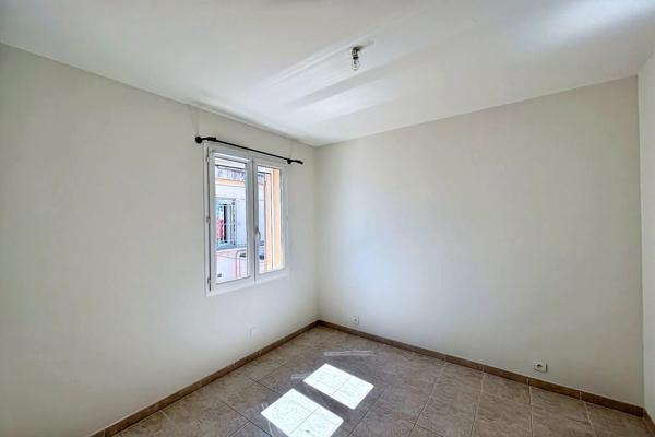 Maison
         4 pièces
        - 120 m² Exclusivité 299 000 € *