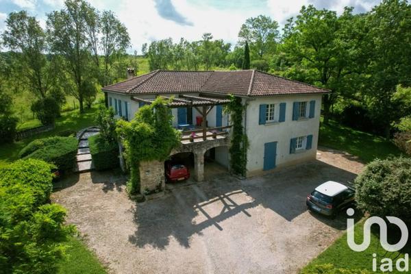 Maison traditionnelle 8 pièces de 216 m² à Villefranche-de-Rouergue (12200)