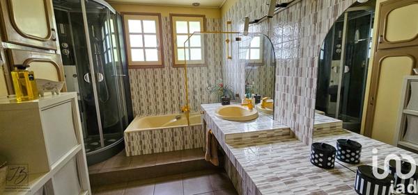 Maison traditionnelle 8 pièces de 216 m² à Villefranche-de-Rouergue (12200)