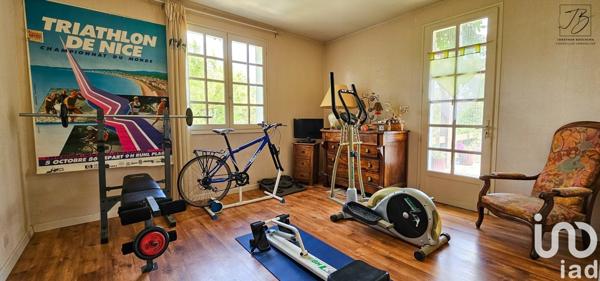 Maison traditionnelle 8 pièces de 216 m² à Villefranche-de-Rouergue (12200)