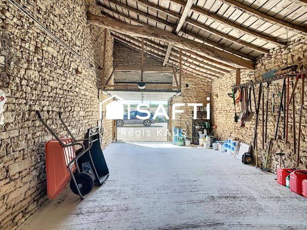 Maison en pierre 3-4 chambres avec piscine, dépendances et jardin paysagé