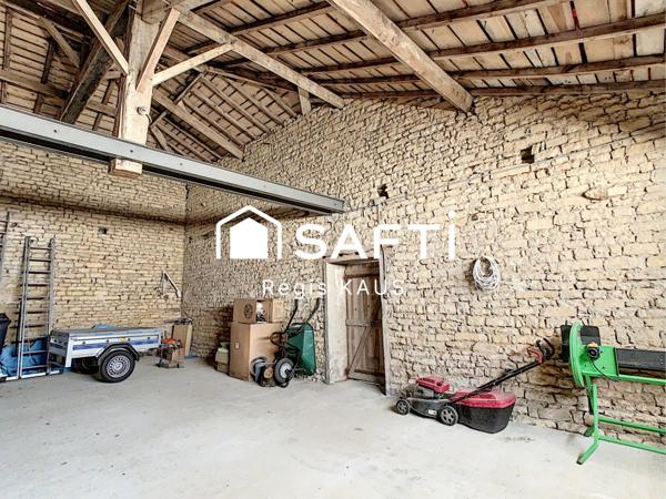 Maison en pierre 3-4 chambres avec piscine, dépendances et jardin paysagé