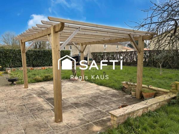 Maison en pierre 3-4 chambres avec piscine, dépendances et jardin paysagé