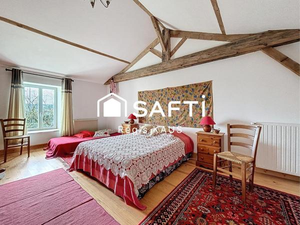 Maison en pierre 3-4 chambres avec piscine, dépendances et jardin paysagé