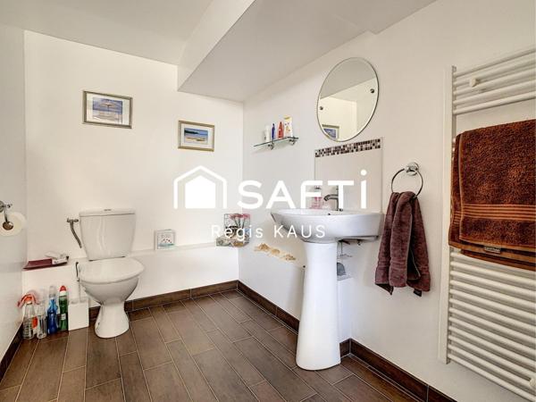 Maison en pierre 3-4 chambres avec piscine, dépendances et jardin paysagé