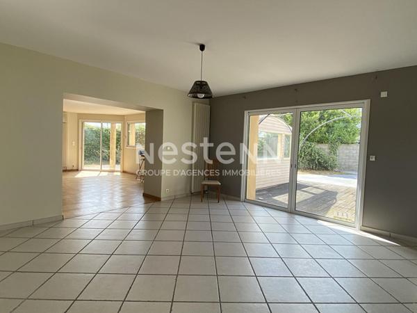 Maison dans Bressuire de 154 m2 avec commodités de plain pied et terrain de 1600m² avec piscine
