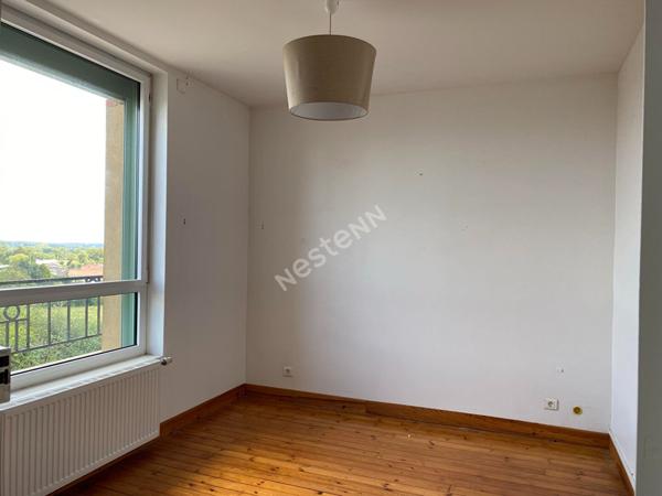 Maison dans Bressuire de 154 m2 avec commodités de plain pied et terrain de 1600m² avec piscine