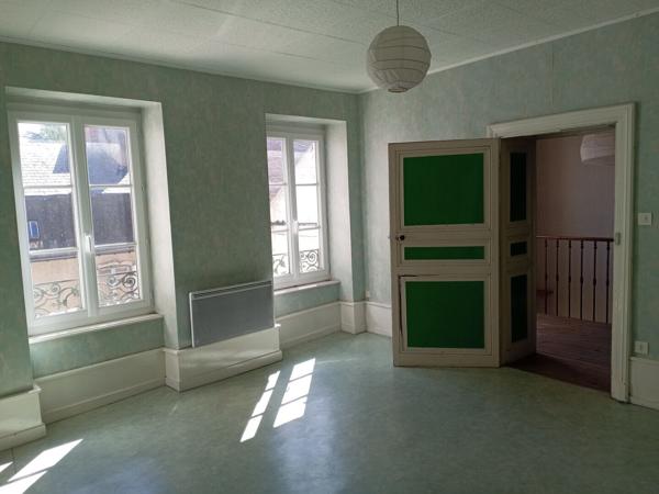 Magnifique maison de caractère dans village médiéval