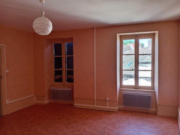 Magnifique maison de caractère dans village médiéval