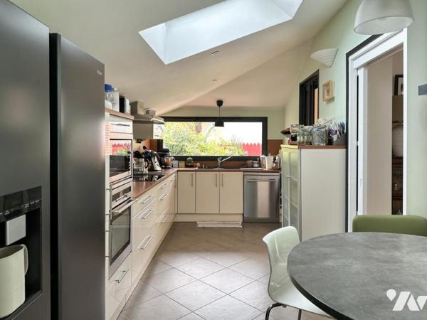 PORNIC - VILLA D'ARCHITECTE AVEC PISCINE ET GARAGE DOUBLE