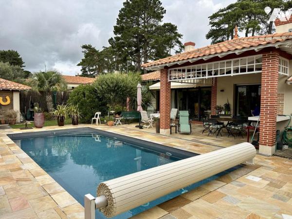 PORNIC - VILLA D'ARCHITECTE AVEC PISCINE ET GARAGE DOUBLE