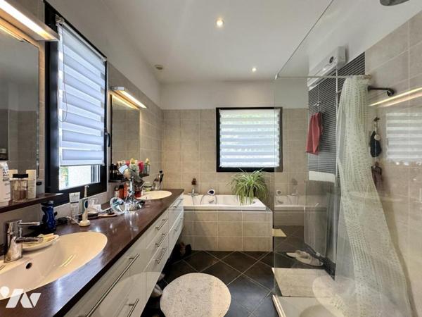 PORNIC - VILLA D'ARCHITECTE AVEC PISCINE ET GARAGE DOUBLE