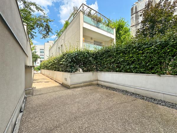 Lyon (69009) À vendre – Beau T3 avec vaste extérieur en plein cœur de Valmy (Lyon 9e)