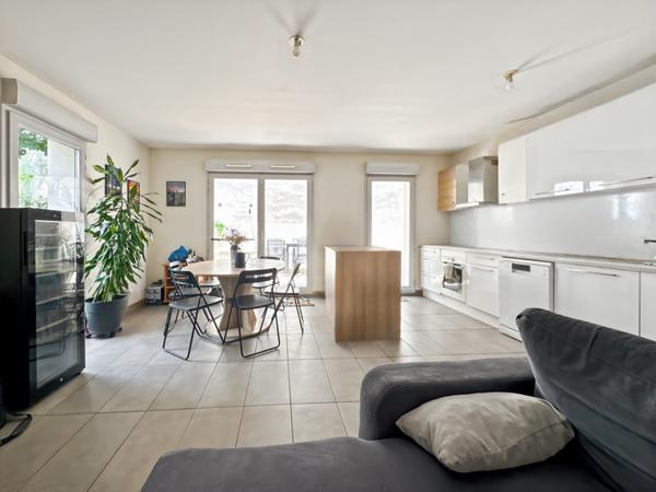 Lyon (69009) À vendre – Beau T3 avec vaste extérieur en plein cœur de Valmy (Lyon 9e)