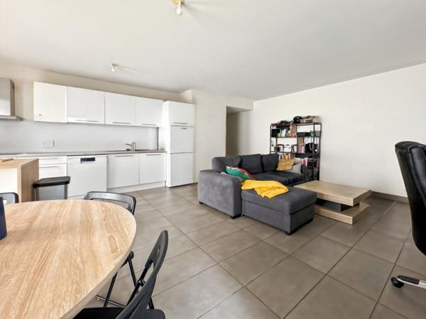 Lyon (69009) À vendre – Beau T3 avec vaste extérieur en plein cœur de Valmy (Lyon 9e)