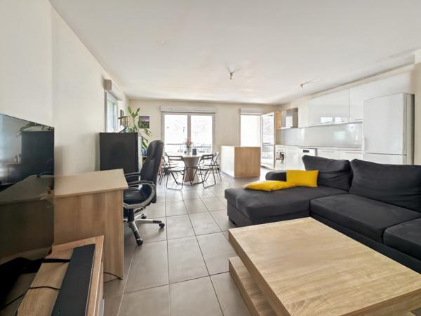 Lyon (69009) À vendre – Beau T3 avec vaste extérieur en plein cœur de Valmy (Lyon 9e)