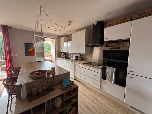 Appartement Hyeres  3 pièce(s) 70.68 m2