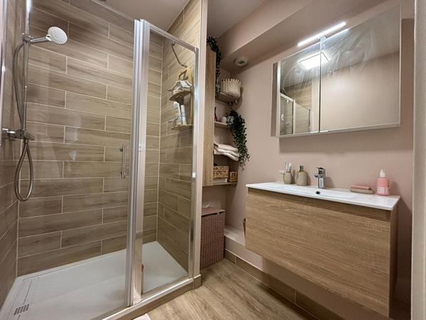 Appartement Hyeres  3 pièce(s) 70.68 m2