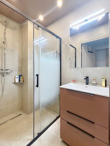 FREJUS - VILLA SUR LE TOIT T4 DE 103 M² TERRASSE DE PLUS DE 50 M² AVEC JACUZZI